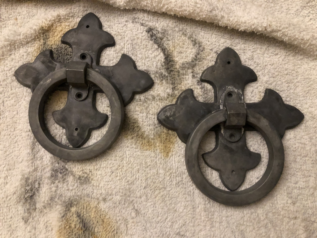 2 ring handles dark colour